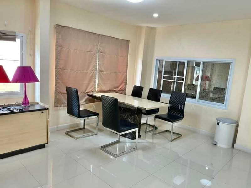 4-BR House, Bangkok, Jom Phon, Chatuchak, Bangkok, 4 Bedrooms, 220 sqm, Single Detached House For Rent, by Ramita Theptham, 500402718 - DDproperty.com