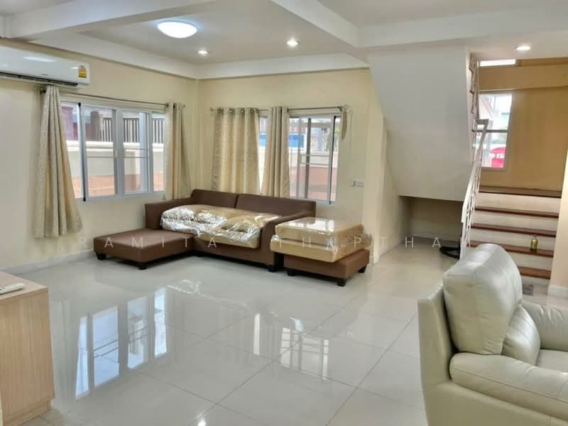 4-BR House, Bangkok, Jom Phon, Chatuchak, Bangkok, 4 Bedrooms, 220 sqm, Single Detached House For Rent, by Ramita Theptham, 500402718 - DDproperty.com