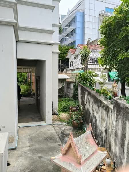 Two Detached houses 121 sq.wa Soi Intamara 44, Sutthisan Road, Din Daeng, Bkk, Bangkok, สุทธิสาร, Din Daeng, Bangkok, 7 Bedrooms, 600 sqm, Single Detached House For Sale, by Sirithong Saetang, 500402770 - DDproperty.com