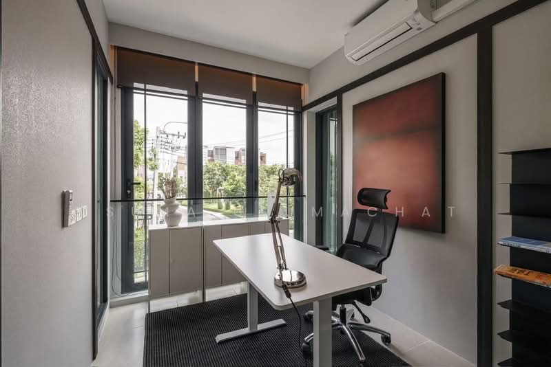 Baan Klang Muang Classe Sukhumvit 77, Bangkok, Soi On Nut 21, Suan Luang, Bangkok, 3 Bedrooms, 214 sqm, Single Detached House For Rent, by Usuma Usumachat, 500402808 - DDproperty.com