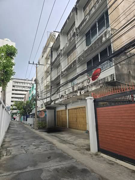ขายอาคารพาณิชย์ สีลม 4 ชั้น 3 ห้องติดกัน, Bangkok, สีลม, Suriyawong, Bang Rak, Bangkok, , 600 sqm, Shophouse For Sale, by Forty-Six Real Estate Group, 500402924 - DDproperty.com