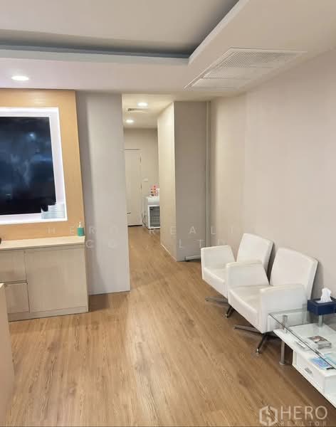 For Rent Retail Space 57 sq.m. near BTS Asok, Bangkok HRE01010, Bangkok, สุขุมวิท, Khlong Toei, Khlong Toei, Bangkok, , 57 sqm, Retail Space For Rent, by Hero Realtor Co., Ltd., 500403005 - DDproperty.com