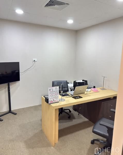 For Rent Retail Space 57 sq.m. near BTS Asok, Bangkok HRE01010, Bangkok, สุขุมวิท, Khlong Toei, Khlong Toei, Bangkok, , 57 sqm, Retail Space For Rent, by Hero Realtor Co., Ltd., 500403005 - DDproperty.com