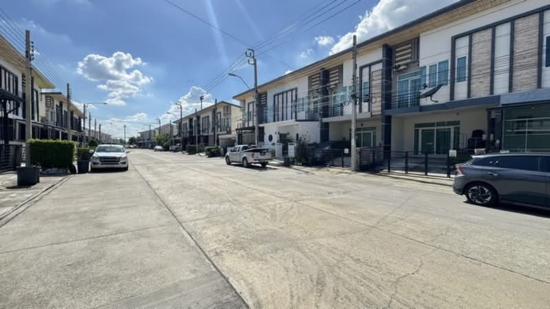 Gusto Townhome Bangna - Suvarnabhumi : กัสโต้ ทาวน์โฮม บางนา - สุวรรณภูมิ, สมุทรปราการ, ซอยวัดศรีวารีน้อย, ศีรษะจรเข้ใหญ่, บางเสาธง, สมุทรปราการ, 132 ตร.ม., ทาวน์เฮ้าส์ ขาย, โดย ธนณัฎฐ์ ศตายุสกุลวงศ์, 500403192 - DDproperty.com