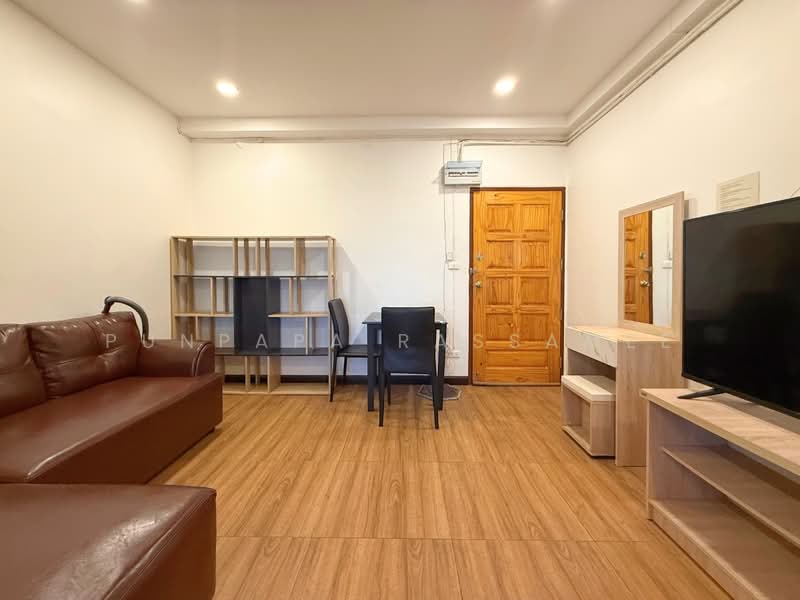 Grand Modern Condo, Pathum Thani, 59 Moo 5 Phahonyothin Rd, Khlong Nung, Khlong Luang, Pathum Thani, 1 Bedroom, 32 sqm, Condo For Sale, by Punpapa Rassamee, 500403245 - DDproperty.com