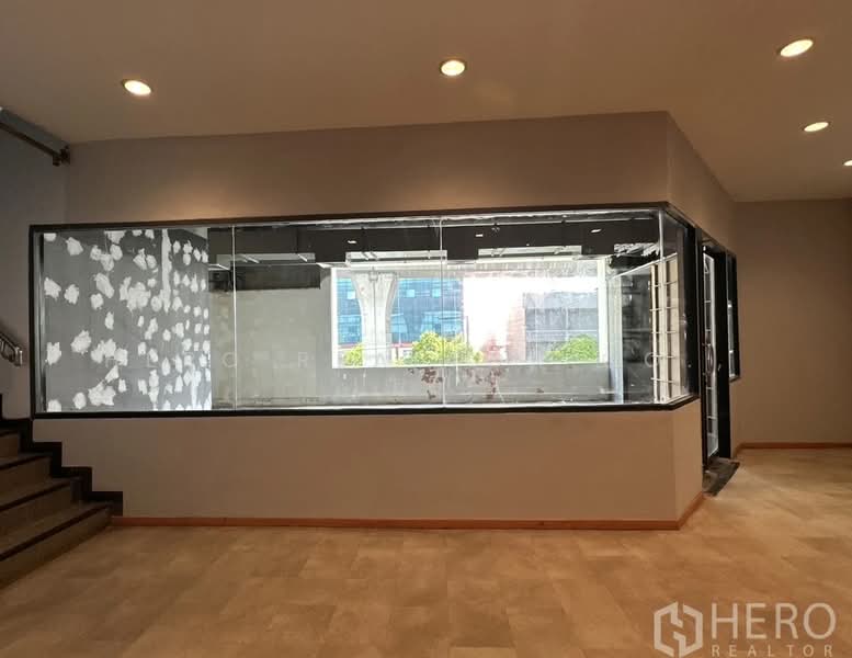 For rent Retail Space 256 sq.m. BTS Phra Khanong, Watthana, Bangkok HRE01012, กรุงเทพ, สุขุมวิท, พระโขนงเหนือ, วัฒนา, กรุงเทพ, 256 ตร.ม., พื้นที่ขายของ ให้เช่า, โดย Hero Realtor Co., Ltd., 500403274 - DDproperty.com