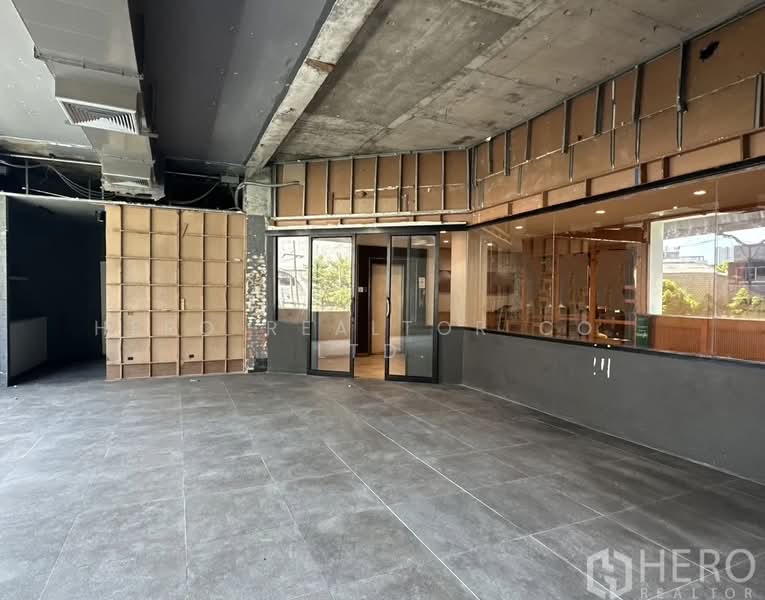 For rent Retail Space 256 sq.m. BTS Phra Khanong, Watthana, Bangkok HRE01012, Bangkok, สุขุมวิท, Phra Kanong Nua, Watthana, Bangkok, , 256 sqm, Retail Space For Rent, by Hero Realtor Co., Ltd., 500403274 - DDproperty.com