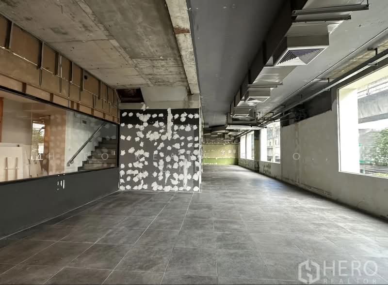 For rent Retail Space 256 sq.m. BTS Phra Khanong, Watthana, Bangkok HRE01012, Bangkok, สุขุมวิท, Phra Kanong Nua, Watthana, Bangkok, , 256 sqm, Retail Space For Rent, by Hero Realtor Co., Ltd., 500403274 - DDproperty.com