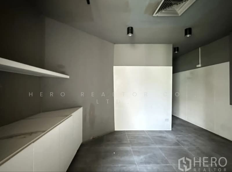 For rent Retail Space 256 sq.m. BTS Phra Khanong, Watthana, Bangkok HRE01012, Bangkok, สุขุมวิท, Phra Kanong Nua, Watthana, Bangkok, , 256 sqm, Retail Space For Rent, by Hero Realtor Co., Ltd., 500403274 - DDproperty.com