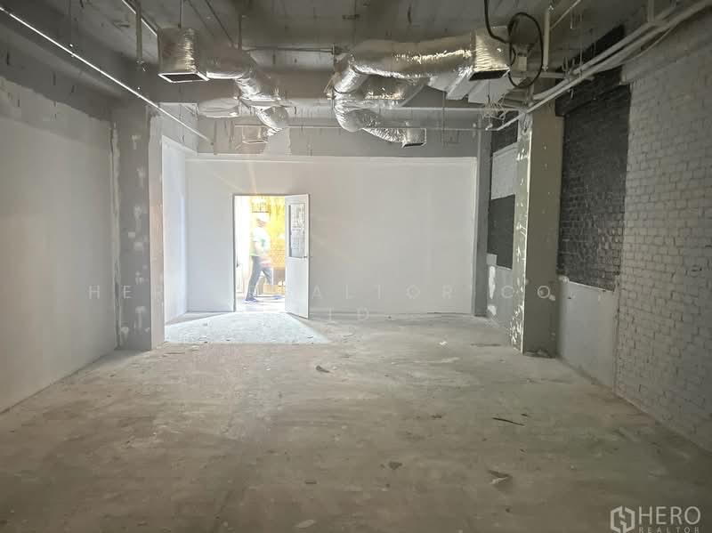 For rent Retail Space 88 sq.m. BTS Chitlom, Pathum Wan, Bangkok HRE01015, Bangkok, Lumphini, Pathum Wan, Bangkok, , 88 sqm, Retail Space For Rent, by Hero Realtor Co., Ltd., 500403343 - DDproperty.com