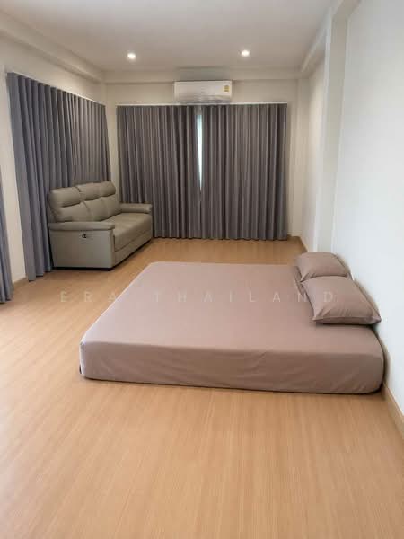 บ้านเดี่ยว 3 ชั้น พร้อมสวนขนาดใหญ่ ทำเลหนองจ๊อม ใกล้แยกลิขิตชีวัน จ.เชียงใหม่, Chiang Mai, Nong Chom, San Sai, Chiang Mai, 4 Bedrooms, 300 sqm, Single Detached House For Sale, by ERA Thailand, 500403723 - DDproperty.com