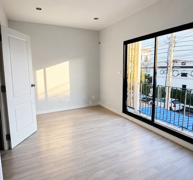 Patio Srinakarin-Rama 9, Bangkok, Krungthep Kreetha Road, Hua Mak, Bang Kapi, Bangkok, 4 Bedrooms, 191 sqm, Townhouse For Rent, by Thananthorn Wongvarnkaseam, 500403968 - DDproperty.com