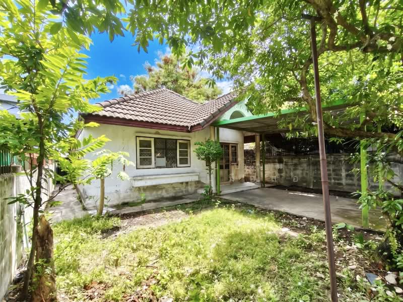 ทุนไปรีโนเวท หลุดมาหลังเดียว! บ้านเดี่ยวทำเลร่มเกล้า แค่ 1.99 ล้าน หมู่บ้านร่มสุขวิลเลจ 4 ขายตามสภาพ, Bangkok, ร่มเกล้า, Khlong Sam Prawet, Lat Krabang, Bangkok, 2 Bedrooms, 120 sqm, Single Detached House For Sale, by ฝากขายบ้าน ฝากขายบ้านมือสอง ฝากขายอสัง Realty HuB, 500404229 - DDproperty.com