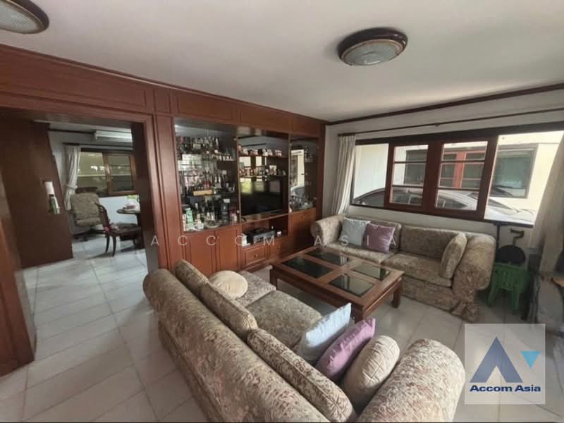 Classic Family House for Sale with Garden in Sukhumvit (AA46338), Bangkok, Khlong Tan Nua, Watthana, Bangkok, 4 Bedrooms, 350 sqm, Single Detached House For Sale, by Accom Asia, 500404235 - DDproperty.com