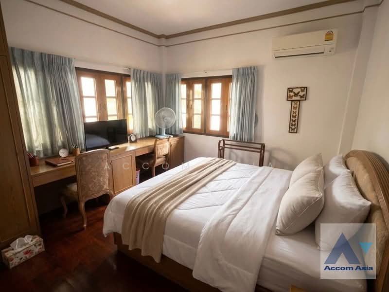 Classic Family House for Sale with Garden in Sukhumvit (AA46338), Bangkok, Khlong Tan Nua, Watthana, Bangkok, 4 Bedrooms, 350 sqm, Single Detached House For Sale, by Accom Asia, 500404235 - DDproperty.com