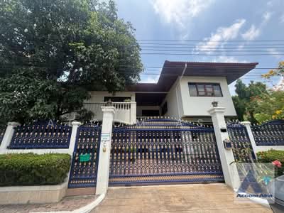 ขาย - ขายบ้านเดี่ยวสไตล์คลาสสิก มีพื้นที่สวน เงียบสงบใจกลางสุขุมวิท (AA46338), กรุงเทพ
