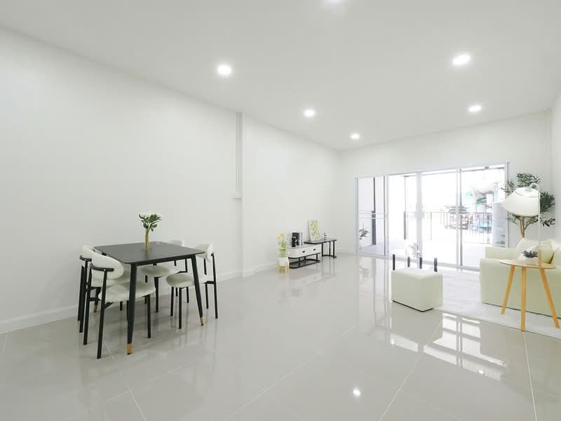 ม.กลางซอยวิลเลจ2, Pathum Thani, Lat Sawai, Lam Luk Ka, Pathum Thani, 3 Bedrooms, 180 sqm, Townhouse For Sale, by wipa รุ่งธุระ, 500404405 - DDproperty.com