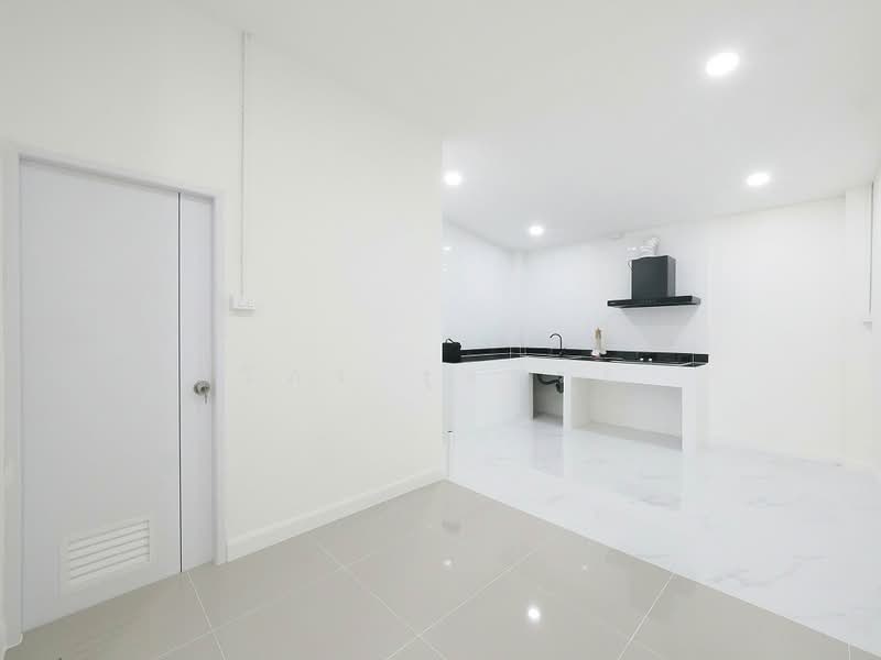 ม.กลางซอยวิลเลจ2, Pathum Thani, Lat Sawai, Lam Luk Ka, Pathum Thani, 3 Bedrooms, 180 sqm, Townhouse For Sale, by wipa รุ่งธุระ, 500404405 - DDproperty.com
