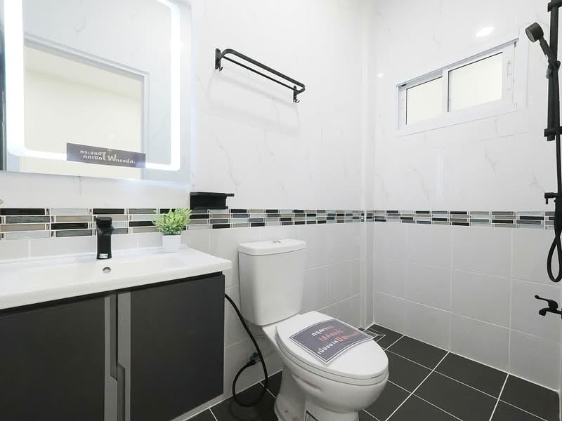 ม.กลางซอยวิลเลจ2, Pathum Thani, Lat Sawai, Lam Luk Ka, Pathum Thani, 3 Bedrooms, 180 sqm, Townhouse For Sale, by wipa รุ่งธุระ, 500404405 - DDproperty.com