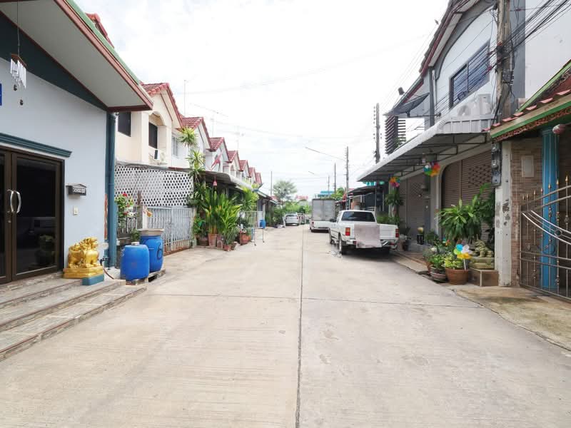 ม.กลางซอยวิลเลจ2, Pathum Thani, Lat Sawai, Lam Luk Ka, Pathum Thani, 3 Bedrooms, 180 sqm, Townhouse For Sale, by wipa รุ่งธุระ, 500404405 - DDproperty.com