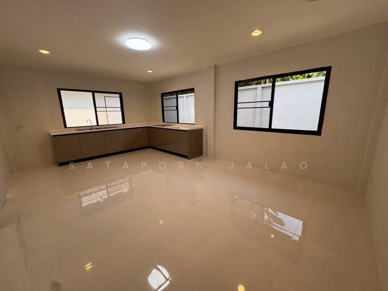3-BR House, Bangkok, Bang Chak, Phra Khanong, Bangkok, 3 Bedrooms, 400 sqm, Single Detached House For Rent, by Sataporn Jalao, 500404575 - DDproperty.com