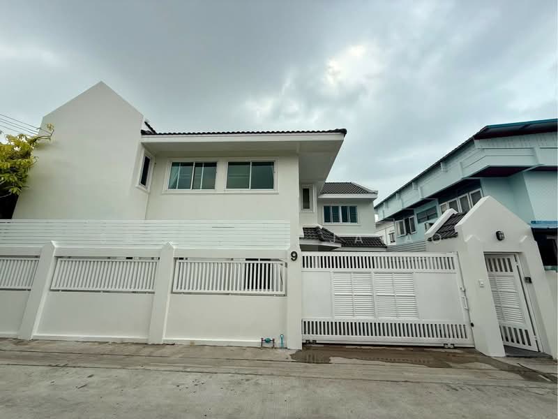 3-BR House, Bangkok, Bang Kapi, Huai Khwang, Bangkok, 3 Bedrooms, 300 sqm, Single Detached House For Rent, by Sataporn Jalao, 500404603 - DDproperty.com