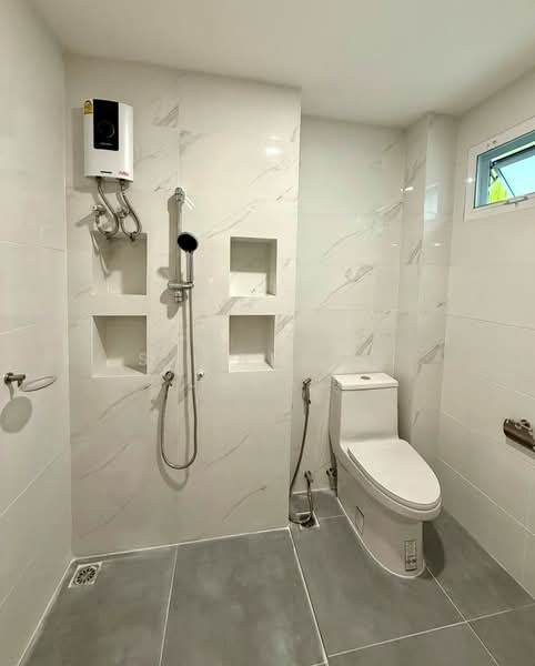 3-BR House, Bangkok, Bang Kapi, Huai Khwang, Bangkok, 3 Bedrooms, 300 sqm, Single Detached House For Rent, by Sataporn Jalao, 500404603 - DDproperty.com