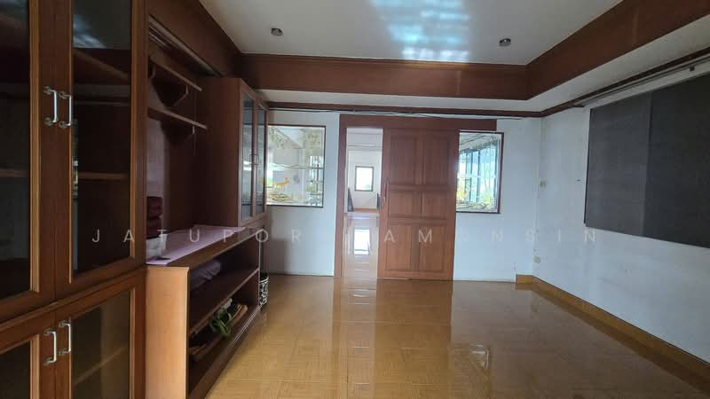 "อาคาร 861 ตร.ม. ทำเลเกษตร-นวมินทร์ เพียง 18.5 ล้าน! เหมาะทำสำนักงานใหญ่ โกดัง หรือซื้อเก็บลงทุน", กรุงเทพ, ท่าแร้ง, บางเขน, กรุงเทพ, 861 ตร.ม., บ้านเดี่ยว ขาย, โดย Jatuporn Amonsin, 500404735 - DDproperty.com