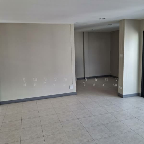 Sriwara Town in Town, Bangkok, Sriwara Road, Phlapphla, Wang Thonglang, Bangkok, 4 Bedrooms, 300 sqm, Townhouse For Rent, by คุณวรพรรษสร ศศิโรจน์โสภณ, 500404736 - DDproperty.com