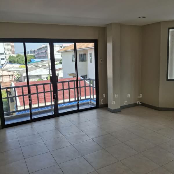 Sriwara Town in Town, Bangkok, Sriwara Road, Phlapphla, Wang Thonglang, Bangkok, 4 Bedrooms, 300 sqm, Townhouse For Rent, by คุณวรพรรษสร ศศิโรจน์โสภณ, 500404736 - DDproperty.com