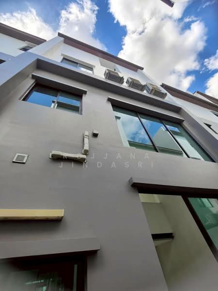 Nirvana Define Srinakarin-Rama 9, Bangkok, Srinakarin - Rom Klao Road, Saphan Sung, Bangkok, 3 Bedrooms, 230 sqm, Townhouse For Sale, by Rojjana Jindasri, 500404864 - DDproperty.com