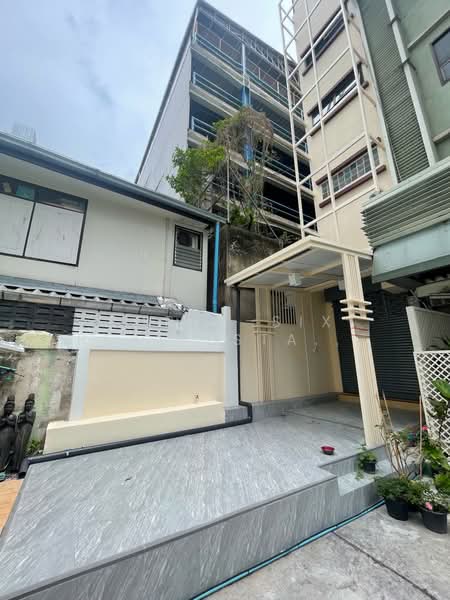 ปล่อยเช่า! อาคารพาณิชย์รีโนเวทใหม่ ใจกลางสีลม–พัฒน์พงศ์ | สุรวงศ์ ซอย 5, กรุงเทพ, สี่พระยา, บางรัก, กรุงเทพ, 220 ตร.ม., ตึกแถว-อาคารพาณิชย์ ให้เช่า, โดย Forty-Six Real Estate Group, 500404914 - DDproperty.com