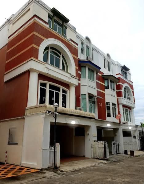 undefined, Bangkok, Bang Chak, Phra Khanong, Bangkok, 4 Bedrooms, 250 sqm, Townhouse For Sale, by Pasupit Ditbanjong, 500404950 - DDproperty.com