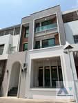 Newly renovated 4 Bedrooms Townhouse for Sale in Sukhumvit, Bangkok near BTS Punnawithi, กรุงเทพ