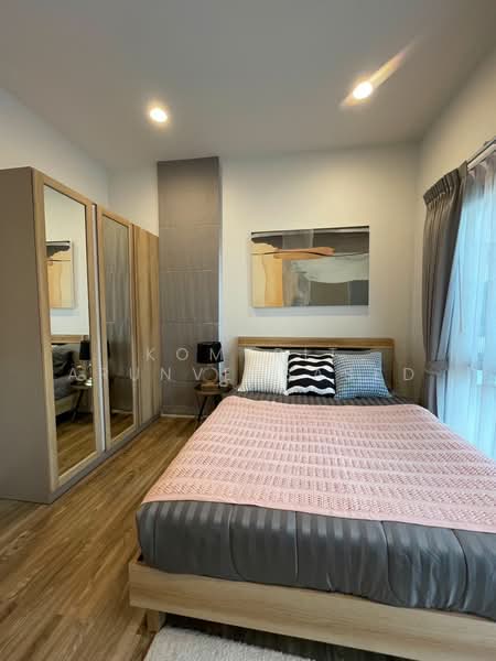 Burasiri Krungthep Kreetha, Bangkok, 95 Soi Pracha Ruam Chai, Hua Mak, Bang Kapi, Bangkok, 4 Bedrooms, 196 sqm, Single Detached House For Rent, by Komkrit Arunvessased, 500405174 - DDproperty.com