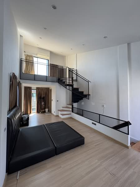 ขาย/เช่าทาวน์โฮมออฟฟิศ 2 คูหา โครงการ Haus Clover แจ้งวัฒนะ - ราชพฤกษ์ 3 ชั้นครึ่ง บ้านแฝด, นนทบุรี, บางพลับ, ปากเกร็ด, นนทบุรี, 470 ตร.ม., ทาวน์เฮ้าส์ ให้เช่า, โดย คุณ แคน, 500405280 - DDproperty.com
