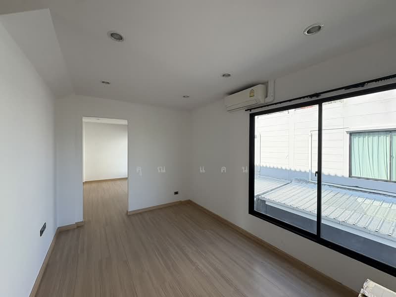 ขาย/เช่าทาวน์โฮมออฟฟิศ 2 คูหา โครงการ Haus Clover แจ้งวัฒนะ - ราชพฤกษ์ 3 ชั้นครึ่ง บ้านแฝด, นนทบุรี, บางพลับ, ปากเกร็ด, นนทบุรี, 470 ตร.ม., ทาวน์เฮ้าส์ ให้เช่า, โดย คุณ แคน, 500405280 - DDproperty.com