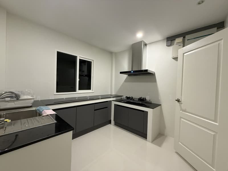 Centro Rama9-Krungthep Kreetha, Bangkok, Khlong Song Ton Nun, Lat Krabang, Bangkok, 4 Bedrooms, 252 sqm, Single Detached House For Rent, by คุณรวีวรรณ อู่เงิน, 500405313 - DDproperty.com