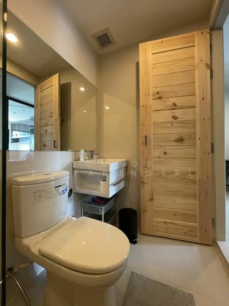 Life Asoke, Bangkok, Asoke-Dindang Road, Bang Kapi, Huai Khwang, Bangkok, 2 Bedrooms, 35 sqm, Condo For Rent, by Sompob Buaparungsri, 500405356 - DDproperty.com