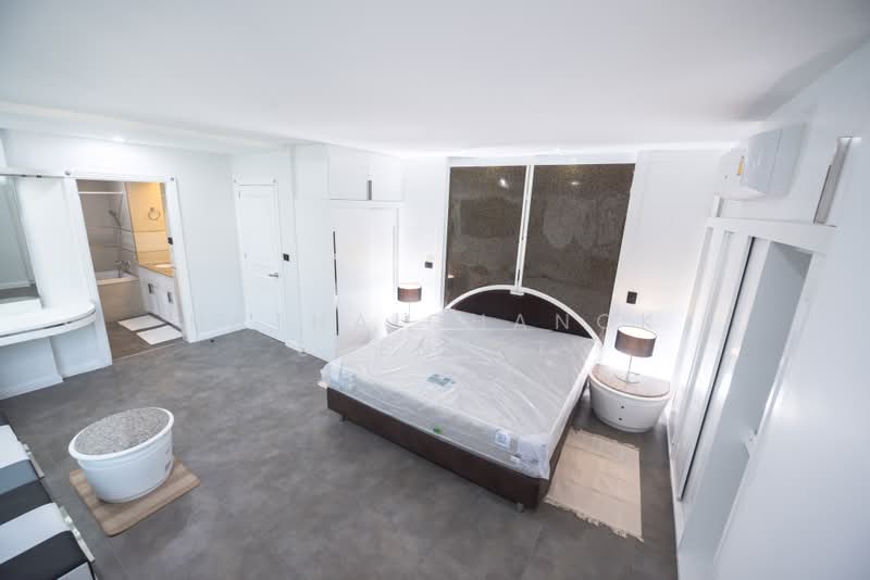 President Park Sukhumvit 24, Bangkok, 99 Sukhumvit 24 Alley, Khlongtoei Nua, Watthana, Bangkok, 3 Bedrooms, 265 sqm, Condo For Rent, by Hathaichanok Saenset, 500405553 - DDproperty.com