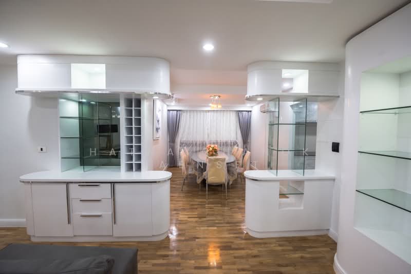 President Park Sukhumvit 24, Bangkok, 99 Sukhumvit 24 Alley, Khlongtoei Nua, Watthana, Bangkok, 3 Bedrooms, 265 sqm, Condo For Rent, by Hathaichanok Saenset, 500405553 - DDproperty.com