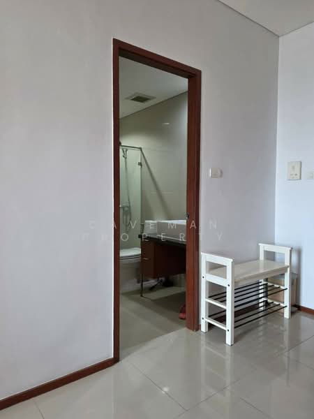 Villa Sathorn, Bangkok, 5 KrungThonBuri Road, Khlong Ton Sai, Khlong San, Bangkok, Studio, 38 sqm, Condo For Rent, by Caveman Property, 500405697 - DDproperty.com