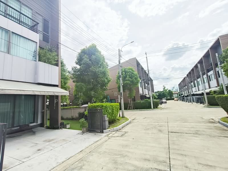 Baan Klang Muang Rama 9-Krungthep Kreetha, Bangkok, Soi Kanchanaphisek 23, Saphan Sung, Bangkok, 3 Bedrooms, 100 sqm, Townhouse For Sale, by The Best Property ตู่, 500405751 - DDproperty.com