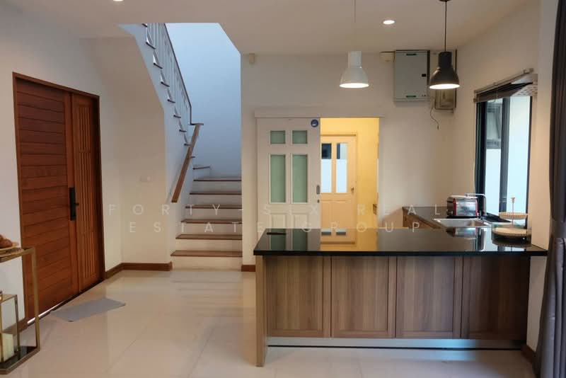 Villa Arcadia Srinakarin : วิลล่า อะคาเดีย ศรีนครินทร์, สมุทรปราการ, ซอย หมู่บ้านวิลล่าอะคาเดียศรีนครินทร์, บางแก้ว, บางพลี, สมุทรปราการ, 230 ตร.ม., บ้านเดี่ยว ให้เช่า, โดย Forty-Six Real Estate Group, 500405966 - DDproperty.com