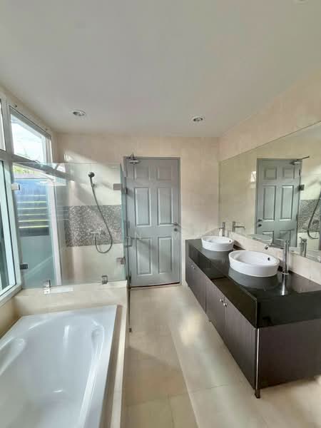 Villa Arcadia Srinakarin : วิลล่า อะคาเดีย ศรีนครินทร์, สมุทรปราการ, ซอย หมู่บ้านวิลล่าอะคาเดียศรีนครินทร์, บางแก้ว, บางพลี, สมุทรปราการ, 220 ตร.ม., บ้านเดี่ยว ให้เช่า, โดย Khun Ming, 500405969 - DDproperty.com