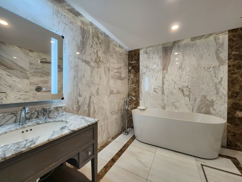 H Sukhumvit 43, Bangkok, 28 Sukhumvit 34 Road, Khlong Tan Nua, Watthana, Bangkok, 4 Bedrooms, 238 sqm, Condo For Sale, by Bangkok Residential, 500405995 - DDproperty.com