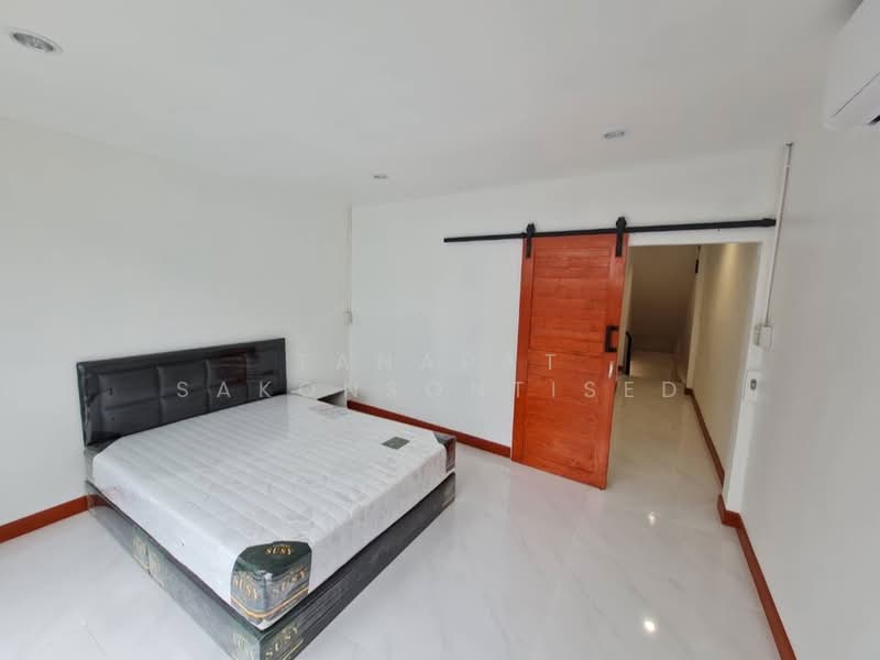 2-BR Townhouse, Bangkok, Bang Na Nuea, Bang Na, Bangkok, 2 Bedrooms, 141 sqm, Townhouse For Sale, by Tanapat Sakonsontised, 500406135 - DDproperty.com