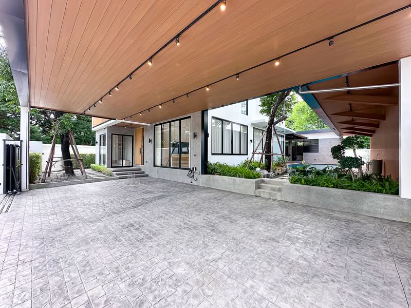 ขายบ้าน ในเมืองเชียงใหม่ บ้านโมเดิร์นพูลวิลล่า 4 ห้องนอน บนที่ดิน 141 ตร.ว, เชียงใหม่, วัดเกต, เมืองเชียงใหม่, เชียงใหม่, 604 ตร.ม., วิลล่า ขาย, โดย นันทวัฒน์ หิรัญพุฒิพัทธ์, 500406212 - DDproperty.com