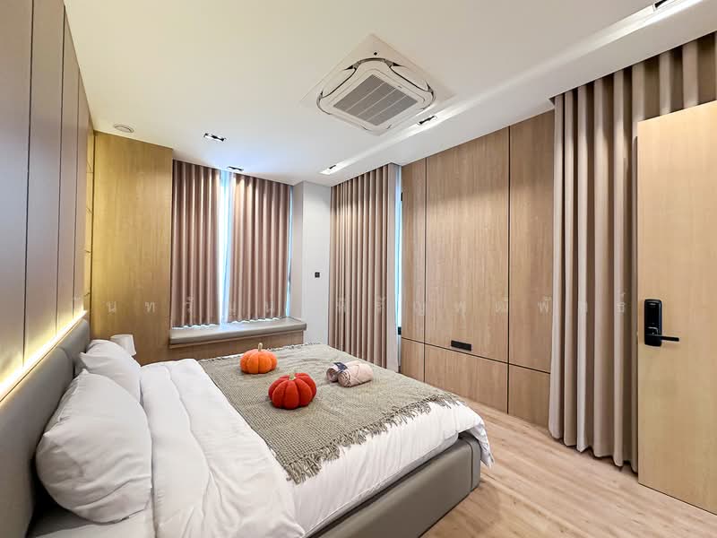 Brand New Modern 4 Bed Pool Villa in the City for Sale, Chiang Mai, Wat Khet, Muang Chiang Mai, Chiang Mai, 4 Bedrooms, 604 sqm, Villa For Sale, by Nunthawat Hiranputtipat, 500406212 - DDproperty.com