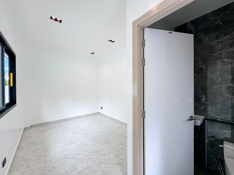 Brand New Modern 4 Bed Pool Villa in the City for Sale, Chiang Mai, Wat Khet, Muang Chiang Mai, Chiang Mai, 4 Bedrooms, 604 sqm, Villa For Sale, by Nunthawat Hiranputtipat, 500406212 - DDproperty.com